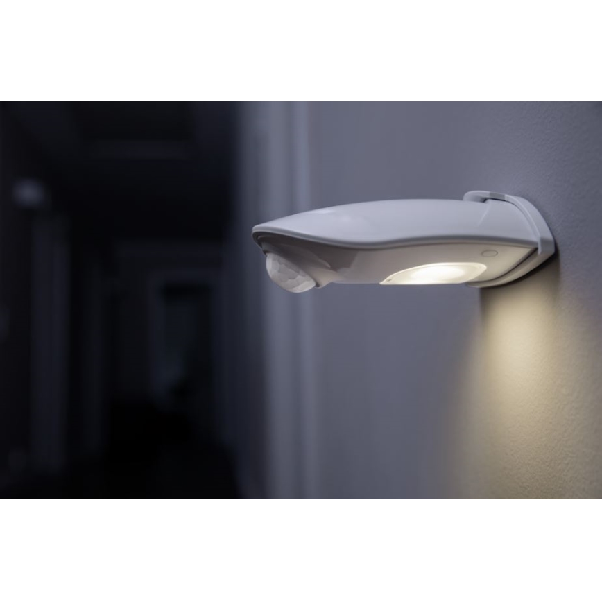 Osram - Aplique de pared LED para exterior con sensor DOORLED LED/0,5W/3xAA IP54 blanco