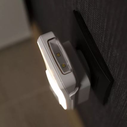 Osram - Luz nocturna LED de enchufe con sensor LUNETTA LED/2W/230V