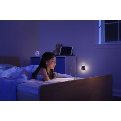 Osram - Lámpara nocturna LED de enchufe con sensor y puerto USB LUNETTA LED/12,5W/230V negra