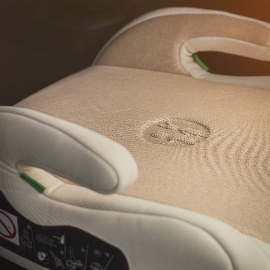 PETITE&MARS - Asiento elevador para coche OPTIMUS PRO i-Tamaño 125-150 cm (22-36 kg) beige