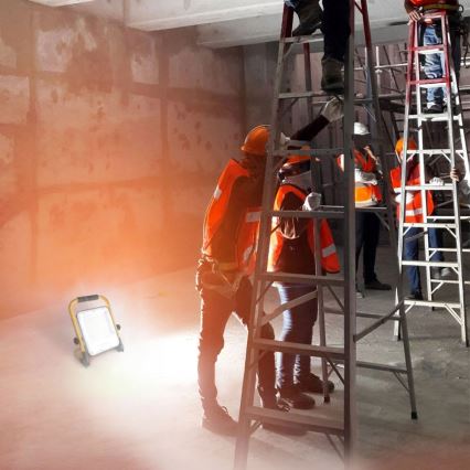 Proyector LED recargable con trípode LED/50W/3,2V 4500K 5000 mAh IP65 naranja