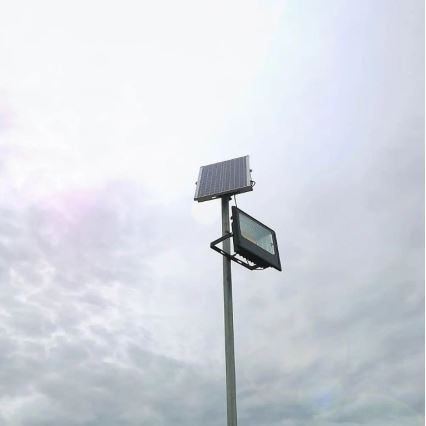 Proyector LED solar regulable LED/20W/6,4V 4000K IP65 10000 mAh + control remoto