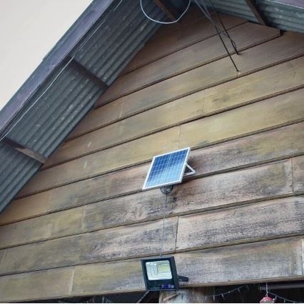 Proyector LED solar regulable LED/20W/6,4V 4000K IP65 10000 mAh + control remoto