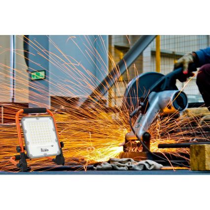 Proyector recargable LED con soporte LED/30W/3,2V 4500K 5000 mAh IP65 naranja