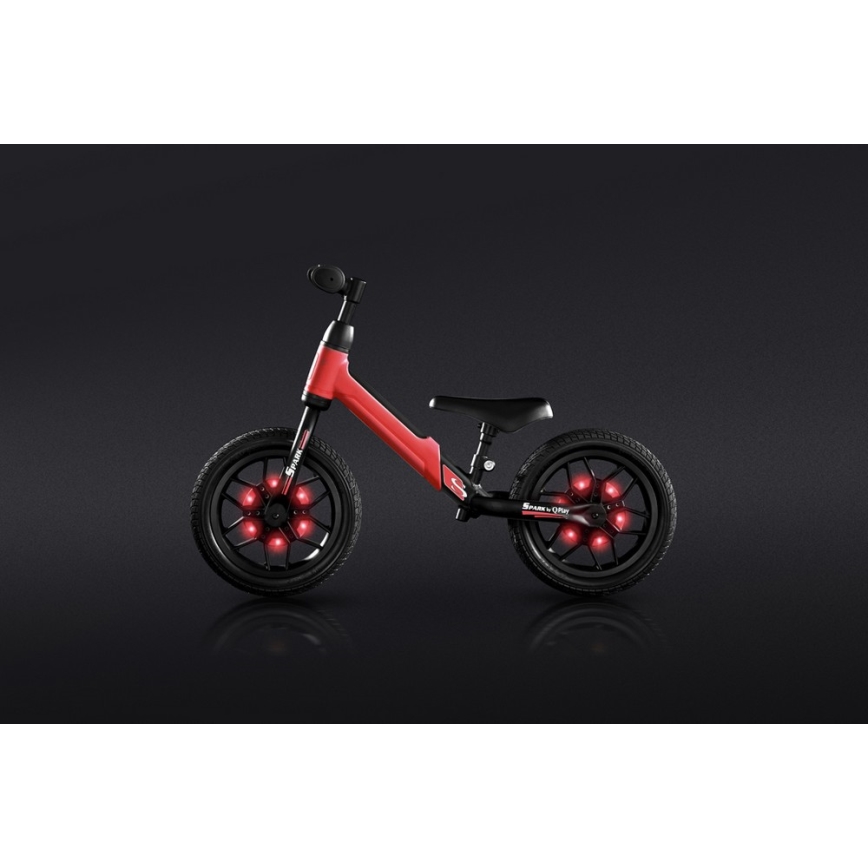 QPlay - Bicicleta de empuje con LED luces con ruedas SPARK rojo