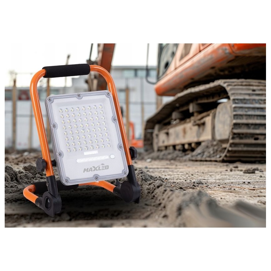Reflector LED regulable recargable con soporte LED/100W/3,2V 4500K 10000 mAh IP65 naranja