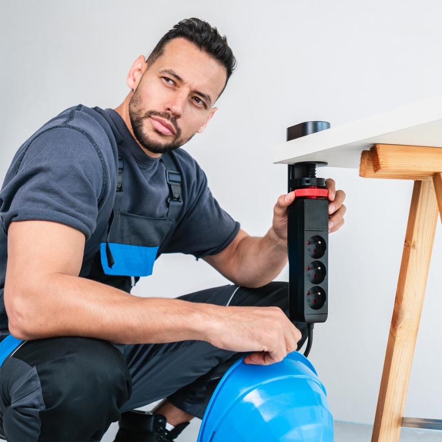 Regleta con abrazadera para mesa, 3 enchufes Tipo E + 2xUSB-A + 1xUSB-C 1,5 m negra