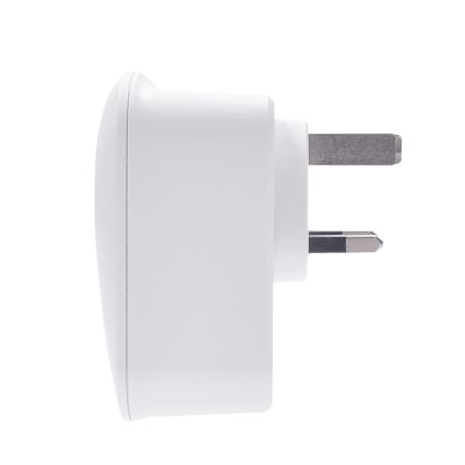 Adaptador de viaje para UK 230V con 2 puertos USB-A y 1 puerto USB-C