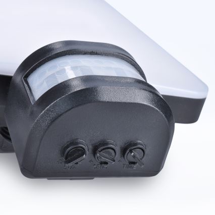 Foco solar LED con sensor de movimiento LED/11W/3,7V 4400mAh 3000K/4000K/6500K IP54