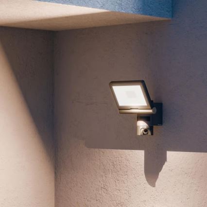 Steinel 092603 - Proyector LED con sensor y cámara LED/21W/230V IP44