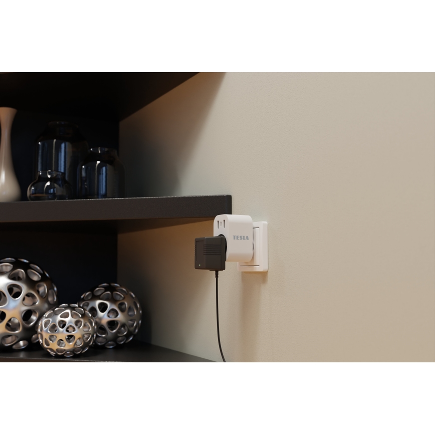 TESLA Smart - Toma inteligente 3680W/230V/16A Type F/E 2xUSB-A + 1xUSB-C Wi-Fi