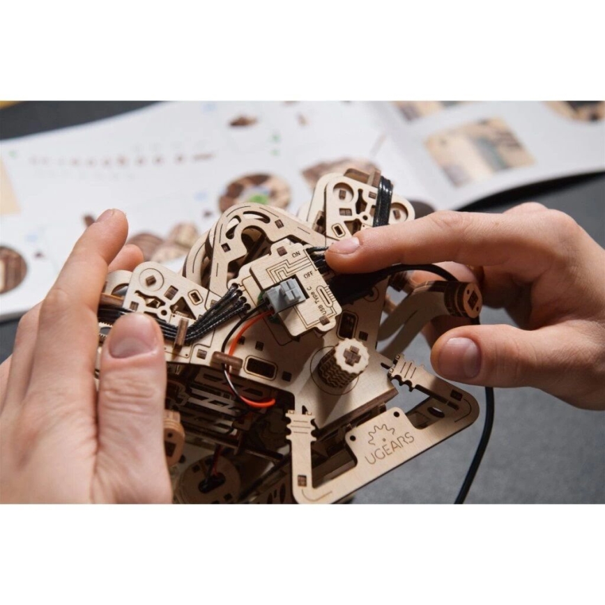 Ugears - Puzzle mecánico 3D de madera Motor V8