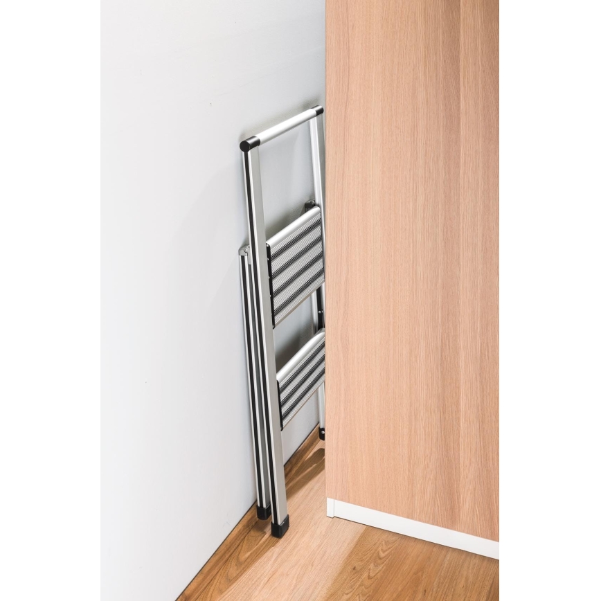 WENKO 601011100 - Escalera ALU-DESIGN 44 x 101 cm, plateada/negra